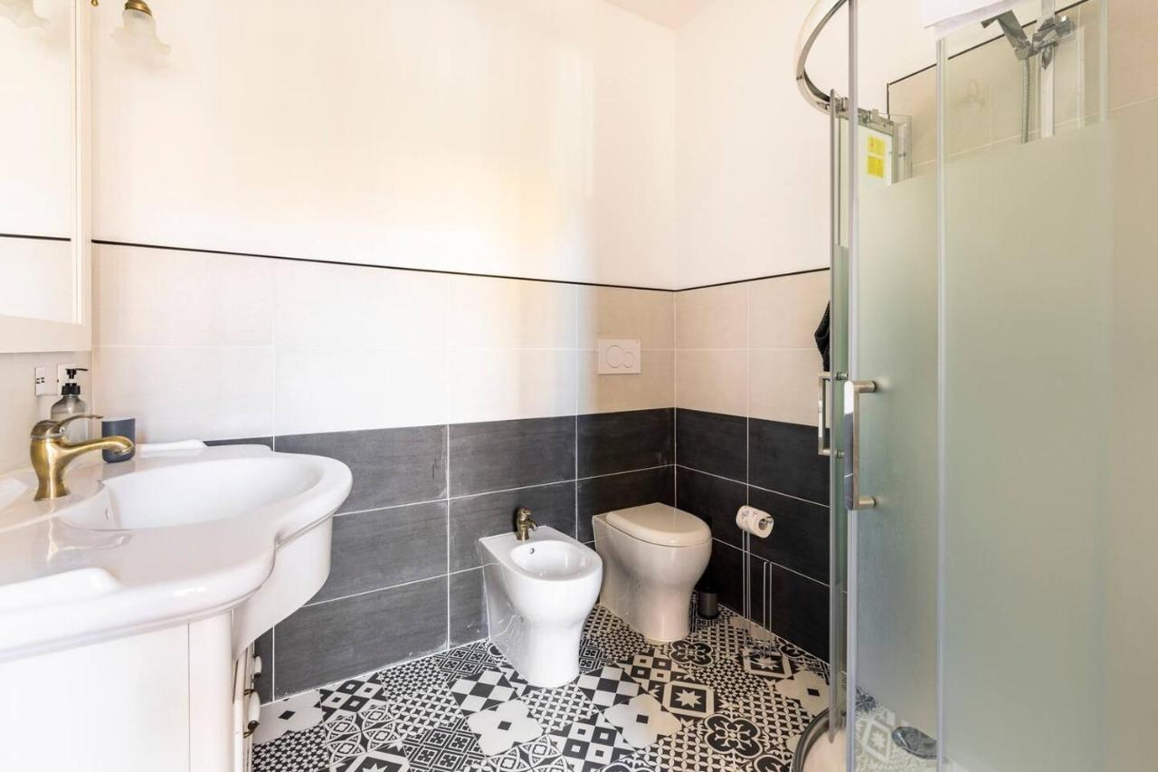 La Corte Albenga - Appartamento O Camera Con Posto Auto Privato Exterior photo